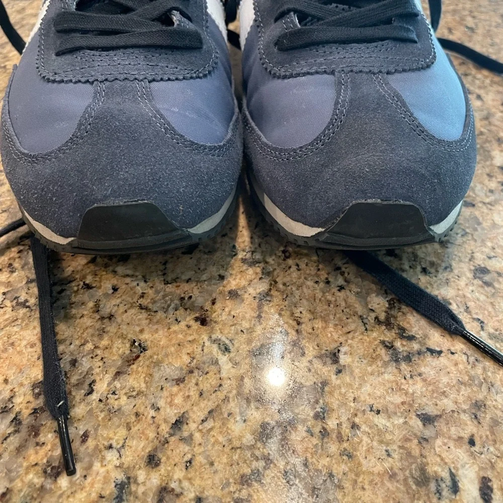 Men's Navy and White Sneakers. Hard to find Mizuno! - Picture 6 of 11